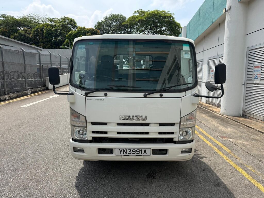 2013/07 ISUZU Elf Truck - NPR75UH5AC SERVICING RECORD