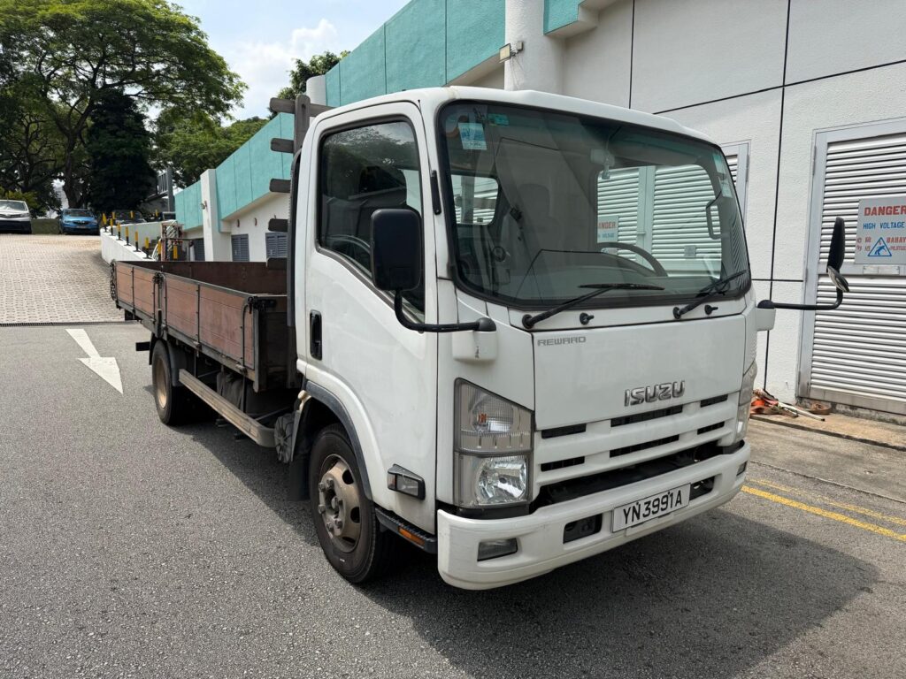2013/07 ISUZU Elf Truck - NPR75UH5AC SERVICING RECORD