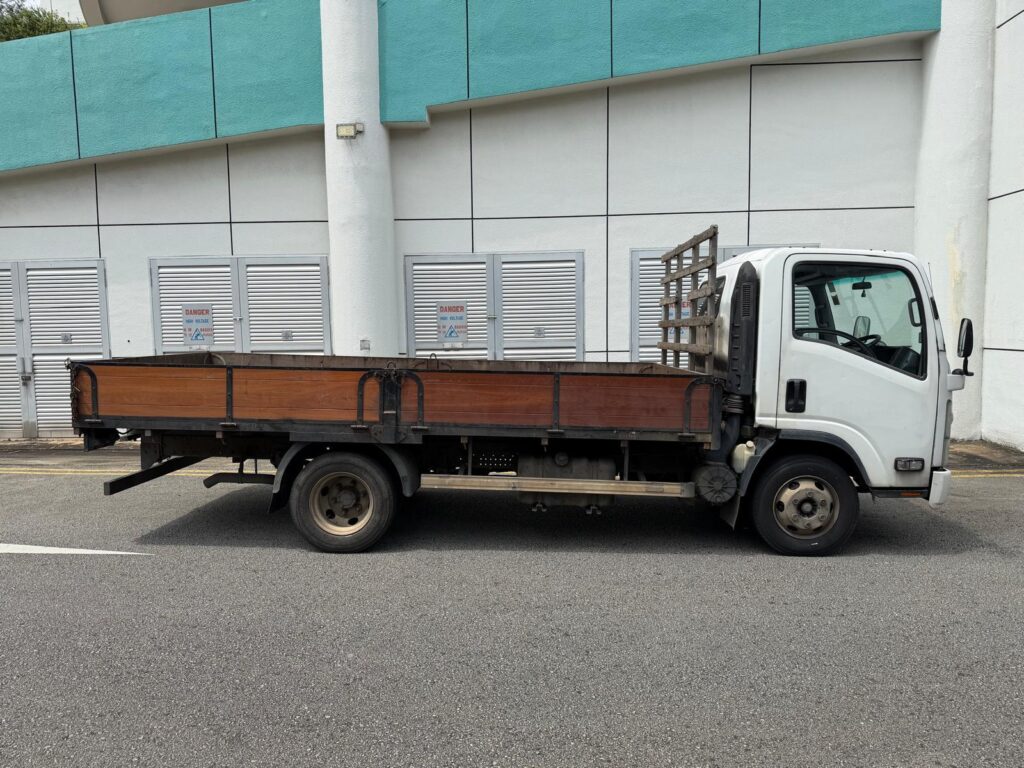 2013/07 ISUZU Elf Truck - NPR75UH5AC SERVICING RECORD
