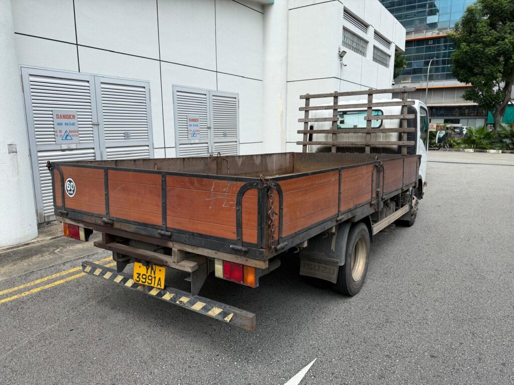 2013/07 ISUZU Elf Truck - NPR75UH5AC SERVICING RECORD