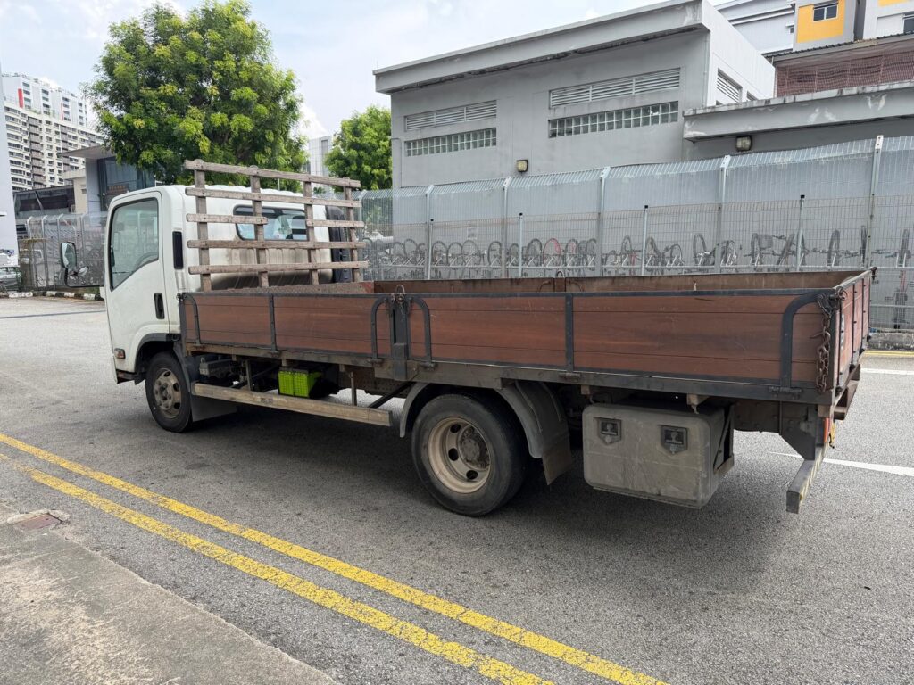 2013/07 ISUZU Elf Truck - NPR75UH5AC SERVICING RECORD
