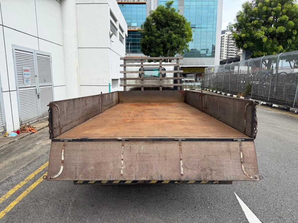 2013/07 ISUZU Elf Truck - NPR75UH5AC SERVICING RECORD