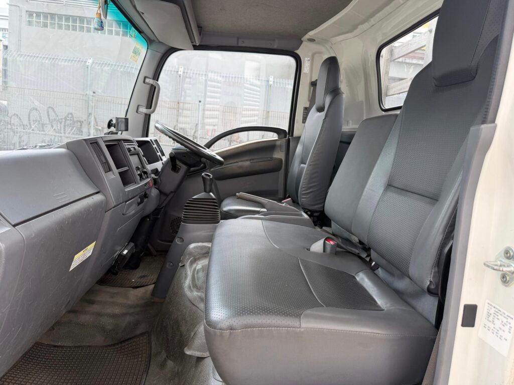 2013/07 ISUZU Elf Truck - NPR75UH5AC SERVICING RECORD