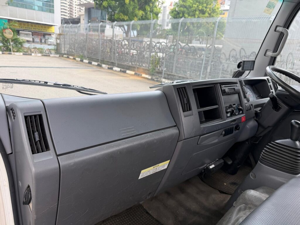 2013/07 ISUZU Elf Truck - NPR75UH5AC SERVICING RECORD